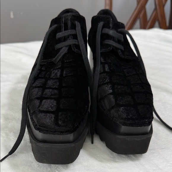 Stella McCartney Black Textured Platform Shoes - Picture 2 of 11